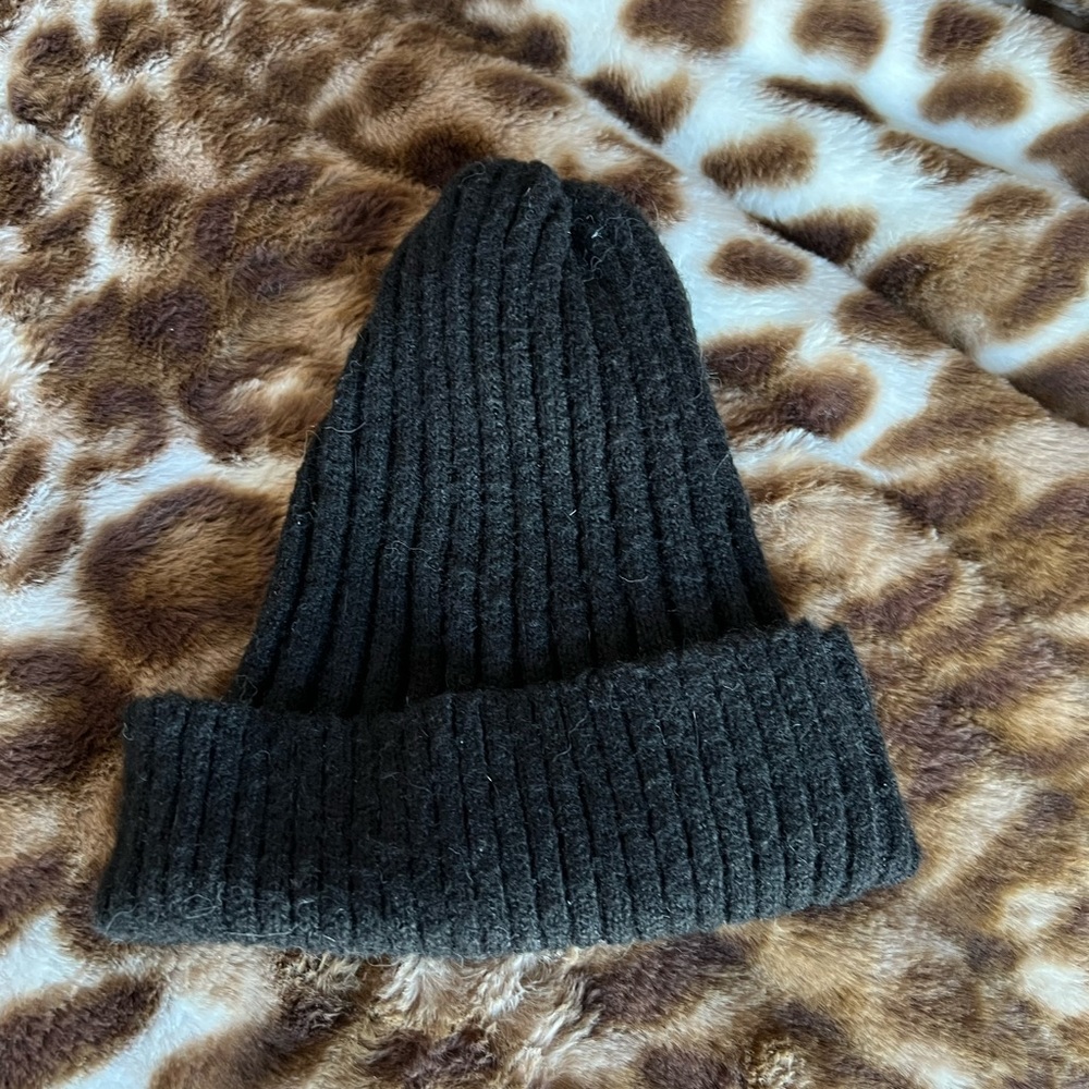 PrettyLittleThing Black Ribbed Beanie